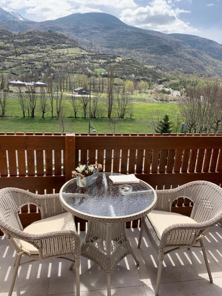 Tuca Del Mont Apartment Benasque Exterior photo
