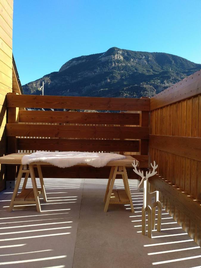 Tuca Del Mont Apartment Benasque Exterior photo